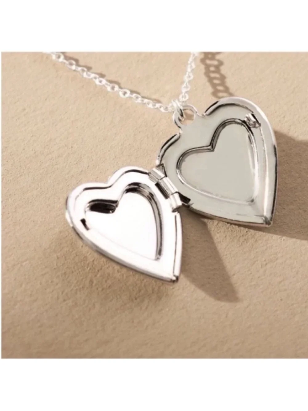 NWOT Anthropologie Silver Heart Locket Necklace (1054)